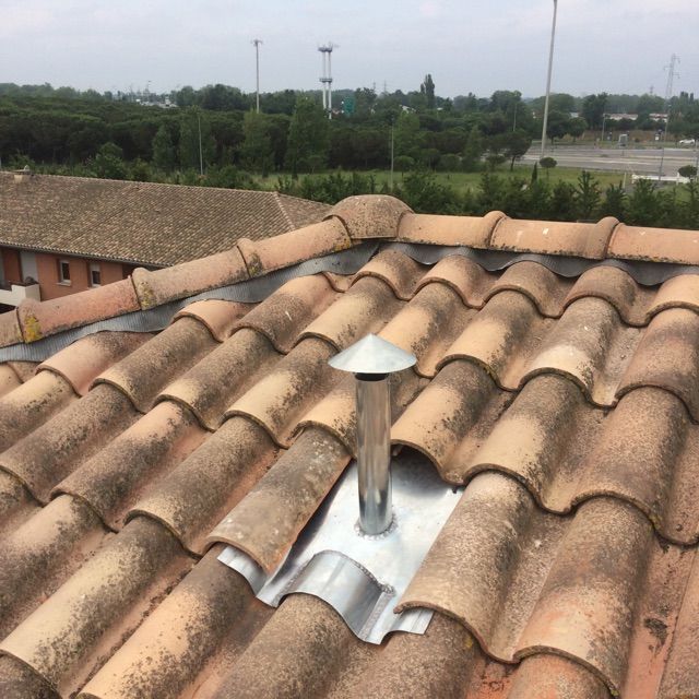 Étanchéité en zinc pour conduit de ventilation à Toulouse