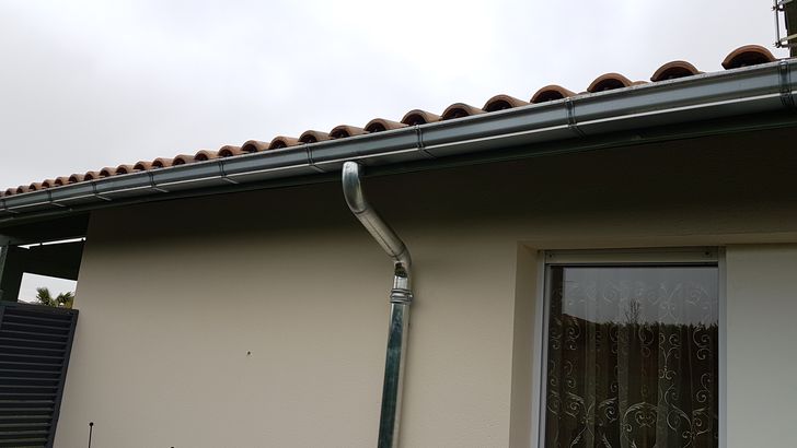 Pose de gouttière moulurée en zinc et habillage de planche en aluminium à Colomiers 31770